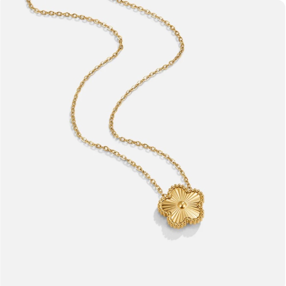 NEW- 18k Gold plated Clover Pendant Necklace